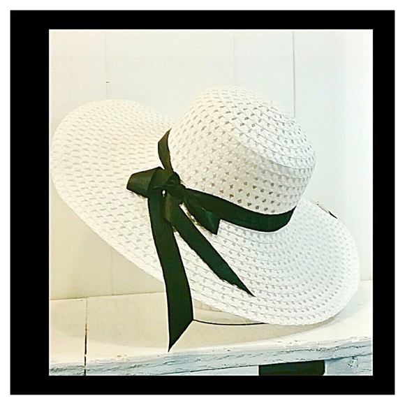 Accessories - NEW White Floppy Straw Hat